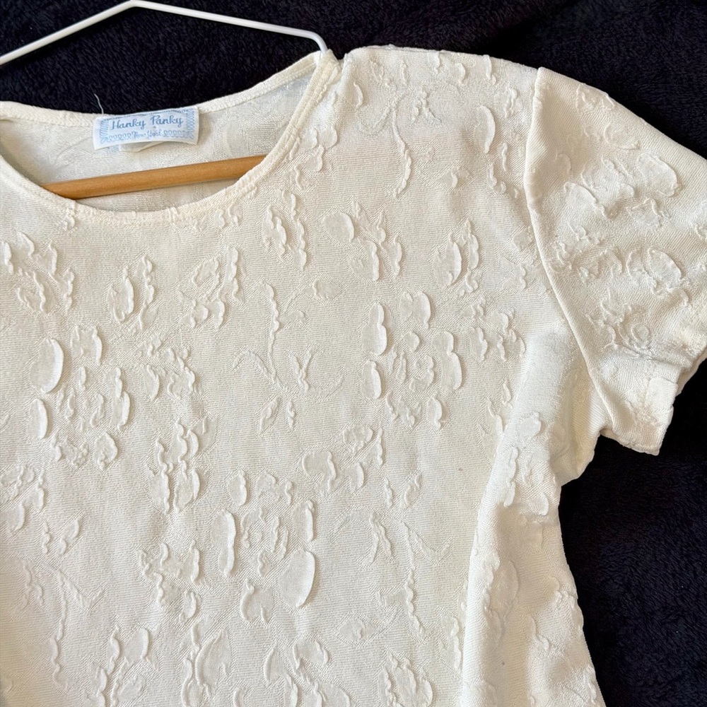✨ Vintage Hanky Panky Cream Textured Floral Top ✨ - Picture 3 of 8